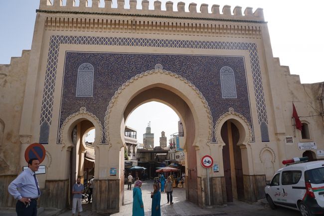 外側から見ると、色が違う!!!ここで、「ガイドはどう？」と声を掛けられましたが、断ると下がってくれます。