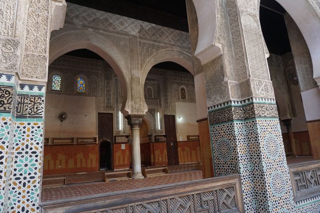 ブー・イナニア・マドラサ。20DH×2名<br />ざわついたスークの中を歩いて、マドラサにたどり着く。暑くとも、静かな雰囲気に落ち着く。
