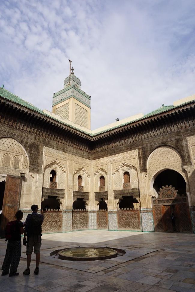 ゆっくりと、空を見たり、彫刻を眺めたり。こういうゆとりの時間が好きだな。