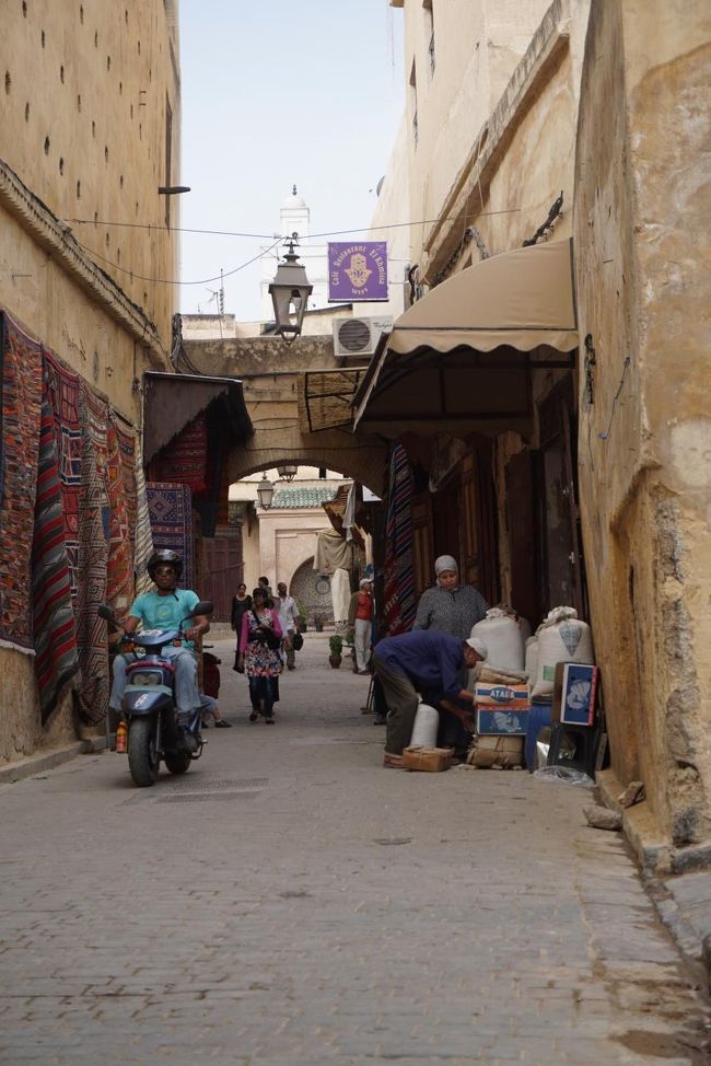 ベージュ色の街並み。