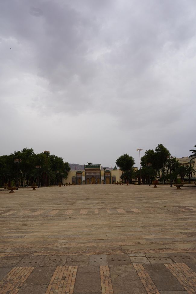 王宮の入り口へのアプローチ。