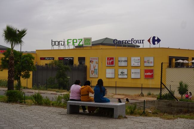 ホテルから小1時間程歩いたでしょうか。「ボルジュ・フェズ」に到着。なかなかの距離を歩きましたが、地元の人のスークやモスク、ユダヤ人街など、普段の生活感を垣間見ることができて楽しんで歩くことができました。