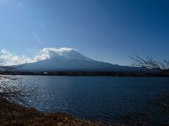 浅間神社から河口湖にやってきました。
その途中にアルプスの少女ハイジのショップがあったので
少し立ち寄り、大橋を渡って対岸から富士山を眺めることにします。

HEIDI'S GARDEN
http://www.kikyouya.co.jp/heidis-garden/index.html