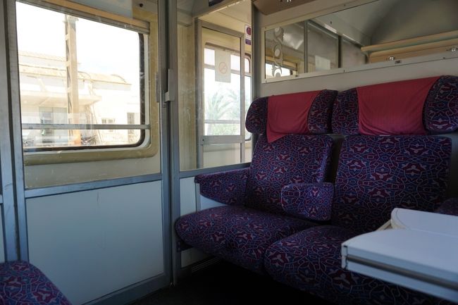 一等車。<br />途中駅で乗り降りして、乗客が変わりながら列車は進みます。快適でした。