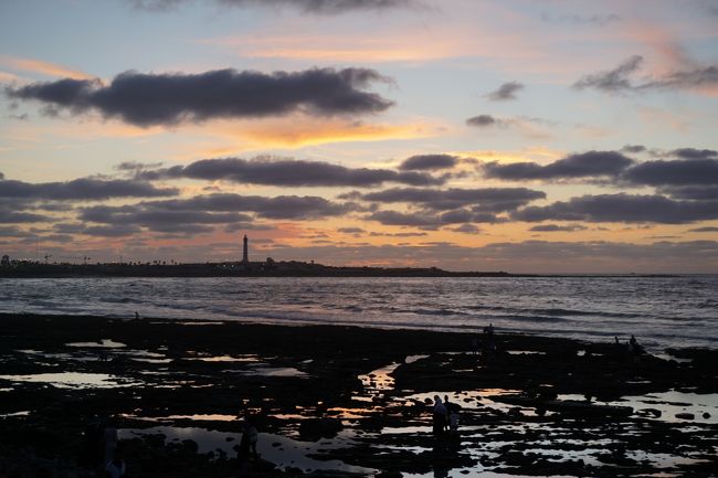 「ポール・ド・ペッシュ」にいらした日本人の方が降りたタクシーに乗り、ハッサン2世モスクへ。12DH。<br /><br />海。ここも「ふれあい街歩き」で見た!!!