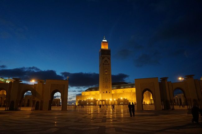 この広場の広いこと!!!400Mのトラックも確実に入る広さ。