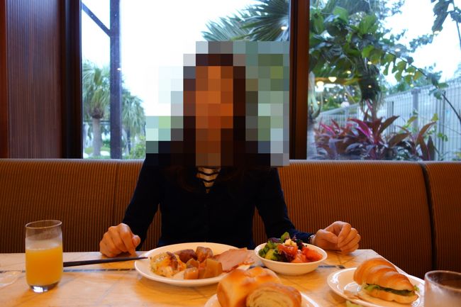 ホテル内を散歩した後、朝食をとり