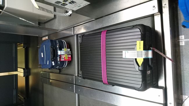 旅費を入金後、オプショナルツアーのメールがきましたが<br />ホテルが決まっていないのに申し込めませんよ。とメールしたら<br />すぐに「オハナワイキキイースト」と返信くれました。<br /><br />また預入荷物を確認したくTELしたら「てる○くらぶ」の担当者は<br />一人一個です。と。。。<br /><br />しかし空港でEチケットに2個までと記載あり。<br />チェックインカウンターの方もハワイ便は二個ですよ♪と。。。<br /><br />やっぱり「てる○くらぶ」と思うこともチラホラ<br />無事に行ければいいんです✩<br /><br />東京駅から成田空港へもお得に行きたいのでいつも利用している<br />大人1000円、子供500のThe アクセス成田で<br />http://accessnarita.jp/