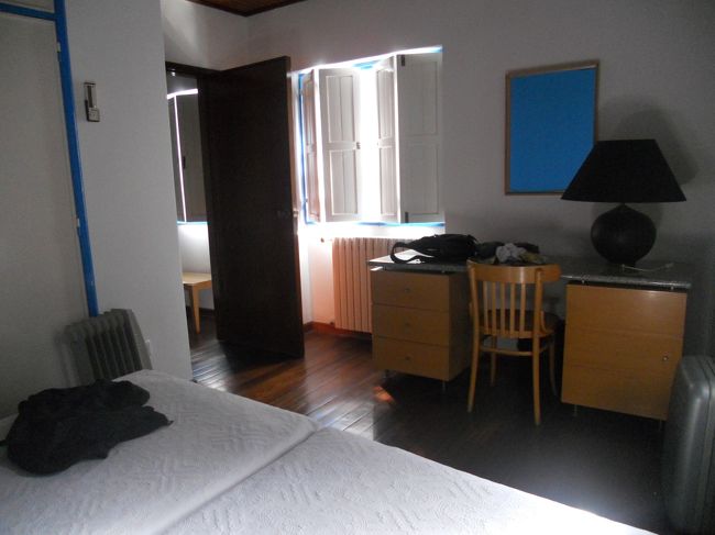 バスの運行上日帰りは難しいようだったのでDivino Monsantoに一泊しました。オフシーズンのようで宿泊客は私のみ。夜は少し寒かったけど、掃除もよく行き届いている小奇麗な宿でした。