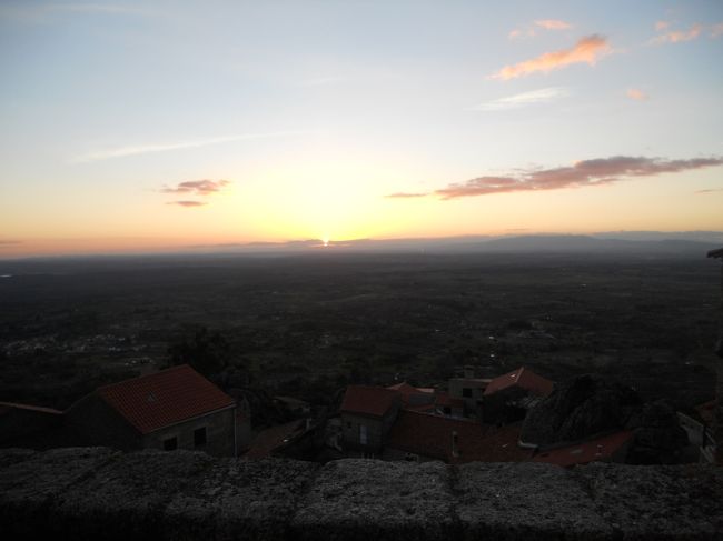 軽食の後は夕日を見たくて再度上まで上ってみました。