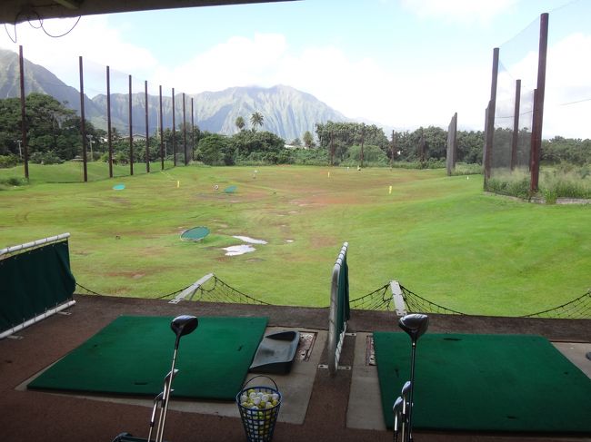 まずは練習場でレッスンを受けます。<br />基礎ですがコツを教えてくれた。