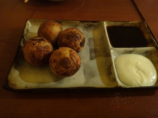たこ焼きも。銀だこ風。カリッとトロッとしていた。<br />ここは日本人の店員さんもいて、味も日本と変わらない。日本食が恋しくなったらおすすめ。各種サワーもあります。
