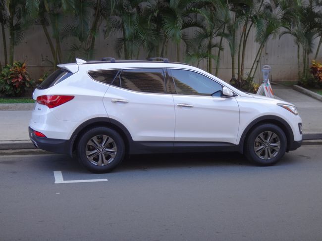 街で見かけた、レクサスのSUVそっくりの韓国ヒュンダイSUV。