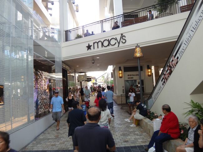 妻と分かれ自由行動のショッピングタイムにします。