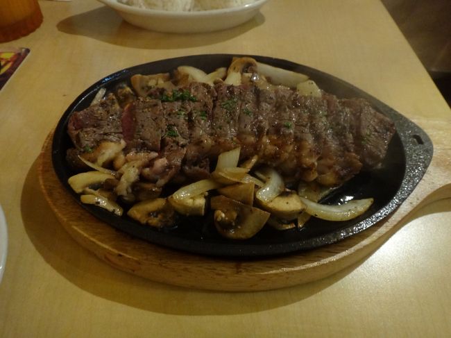 ステーキ。美味い。<br />味は日本人向き。