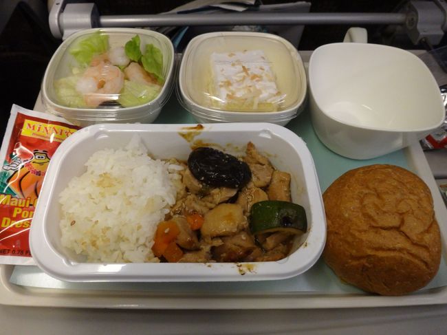 2回目の機内食。あんまり食べられなかった。<br />3年連続のハワイを満喫しました！