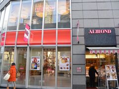 六本木交差点のアマンド

かつて、この店は、六本木のシンボル的な喫茶店でしたが、六本木の街も随分変わってしまいました。