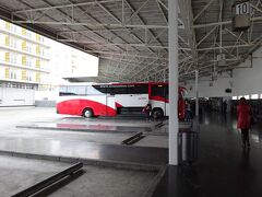 ジブラルタルに隣接するラ・リネアからのバスは、約30分でアルヘシラスのバスターミナルに到着。