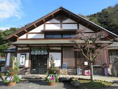 １０時頃、無事城崎温泉「鴻の湯」に着きました。
日帰り入浴@600円支払って、１時間ほど湯に浸かりました〜〜