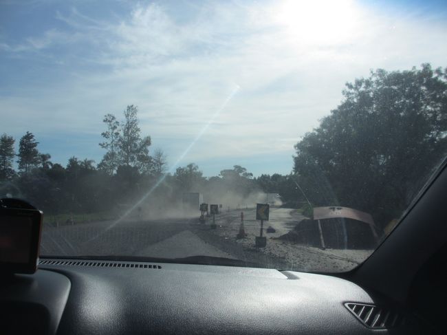 道路消失現場は相変わらず迂回中<br /><br />