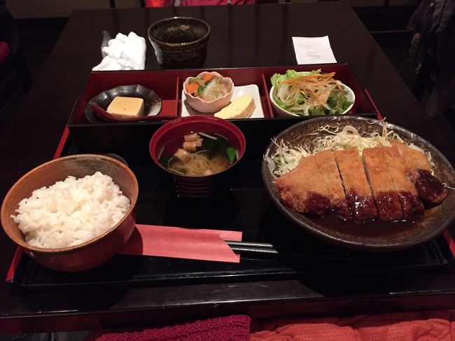 東向商店街のやまと庵というお店でランチ。<br />やまとポークロースカツ膳1,080円。<br />他にも茶がゆとか、奈良っぽいメニューが多い。