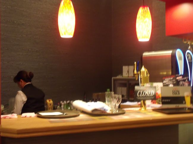 アルコール<br />カウンター<br />注文でスタッフが運んでくれます<br />アルコールのみ有料