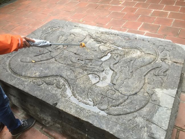 この龍の飾りも北京の紫禁城にありそうなもの