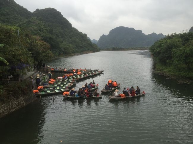 たくさんボートが繋がれており、すぐに出発できます。