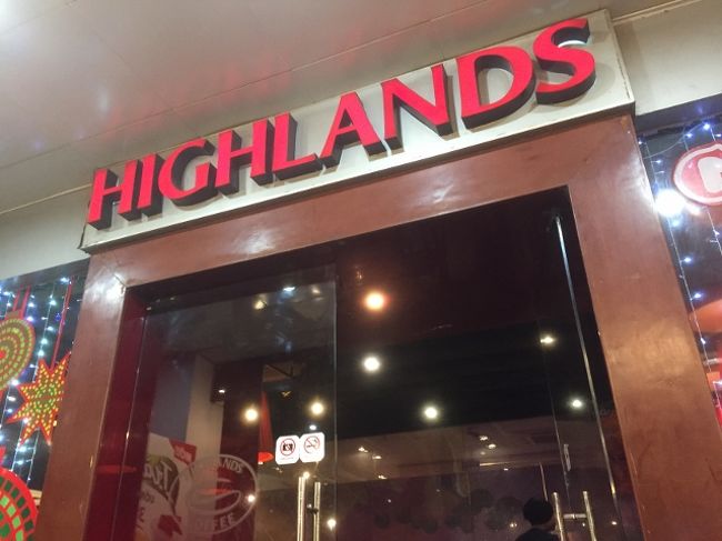 宿へ帰る途中でコーヒータイム。<br />スタバ的なチェーン店です。