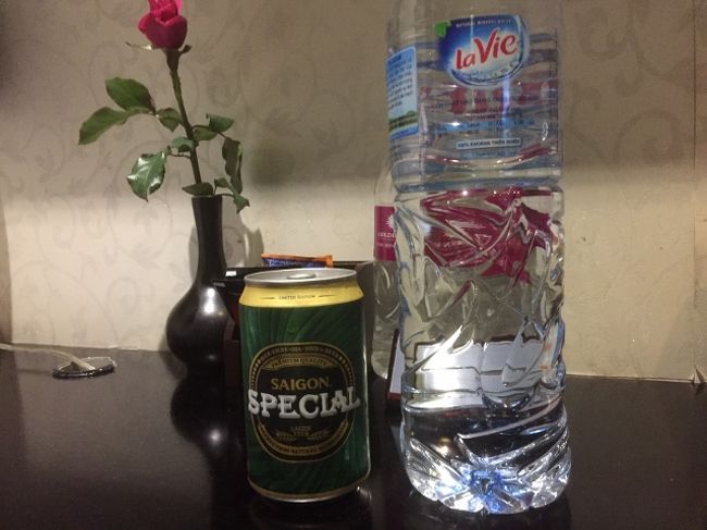 お腹いっぱいになりホテルに帰って風呂上りに昨日スーパーで買ったビールを。<br />サイゴンスペシャル。<br />ノーマルのサイゴンビールより少々高いけど、<br />しっかり本格ビールです。<br /><br />２日目終了。