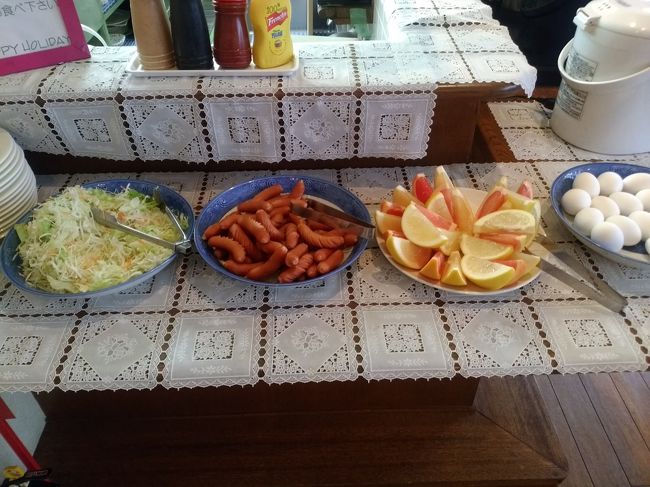 石垣島も2日目です。<br />まずは朝の腹ごしらえです。宿泊しているホテルは軽朝食なので沖縄らしいものの提供はありません。その変わりやすいです。