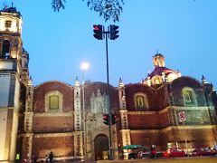 イダルゴ劇場の横にある教会、聖ヴェラクルス教会（Iglesia de la Santa Veracruz、Av. Hidalgo 51、Cuauhtemoc、Guerrero）。1776年に建設された。