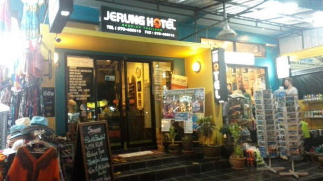 本日のお宿はジェルンホテル。コンビニやマクドナルドやお土産屋やミニスーパーが近くて便利。