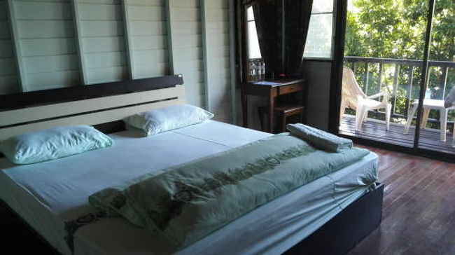 部屋は結構広くてエアコンも効くし清潔なんだけど、蚊がすごいからスプレーを持って行かなかったら大変なことになってた。（１プッシュで蚊がいなくなるヤツ）