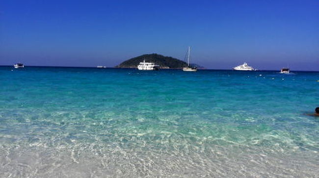 宿泊していたミアング島です。<br />やっぱ海が美しい。