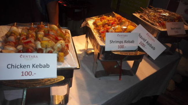 センタラホテルがやってるらしい？屋台。<br />ケバブが全部100Bでした。<br />おいおい！一昨日は全部180Bだったじゃん！！<br />正月料金？