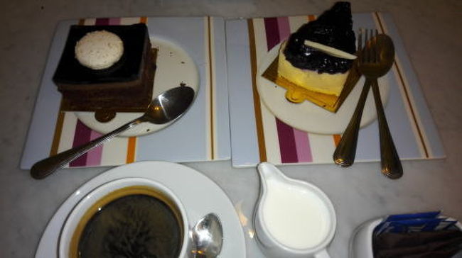 ケーキがかなり美味しかった！！<br />チョコレートムースとブルーベリーチーズケーキ、各120Bくらいだったような・・・<br />コーヒーも美味しい。