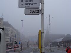 半信半疑で乗り込み、出発。乗客は私のほかに5〜6名いました。
道路標識を見ていると、ルクセンブルクの方へ向かっていましたので、一安心しました。

TGV駅から1時間ほどでルクセンブルク中央駅に到着。フランスとルクセンブルクの国境は確認できませんでした。