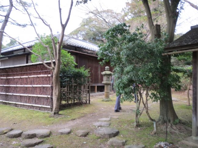 真ん中に見えるのが　寄り付き待合　移動ご苦労様