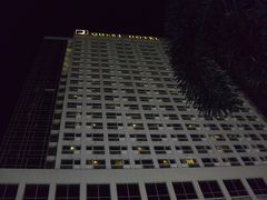 宿泊した「クエストホテル」
アヤラモールへのアクセスは歩いて５分ぐらいです。