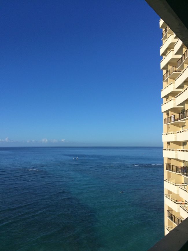 とにかく、のんびりDayに必要なもの。それはプールの場所取り！<br />ヤバい。早くしないと良い場所が〜<br />パパ先に場所取りへ。。<br /><br />その間に今日一旦チェックアウトしてルームチェンジしてもらう為に荷物の整理を...