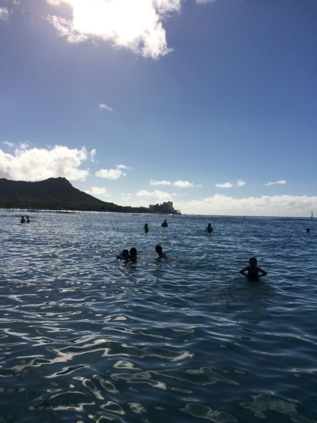 Poolよりは海のがまだ入ってしまったら温かい。。<br /><br />でも、入るまでが寒すぎて時間のかかるママ。<br /><br />またも、父娘に置いていかれる。。<br />5分以上かかりようやく入れました。。