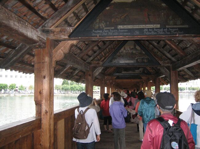 2日目　7月7日(火)　ルツェルン、マインフェルト（ハイジの里）、サン・モリッツ<br />　ライオン記念碑は、写真をアップする価値無し。<br />　カペル橋の方は、近年建て直したとはいえ、写真のような良い雰囲気です。