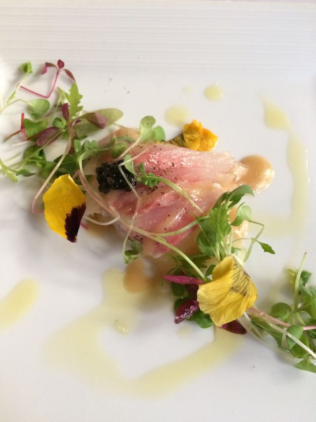 ハワイ島 コナ産 カンパチと洋梨のカルパッチョ<br />マスタードハニードレッシングとオシェトラキャビアと共に