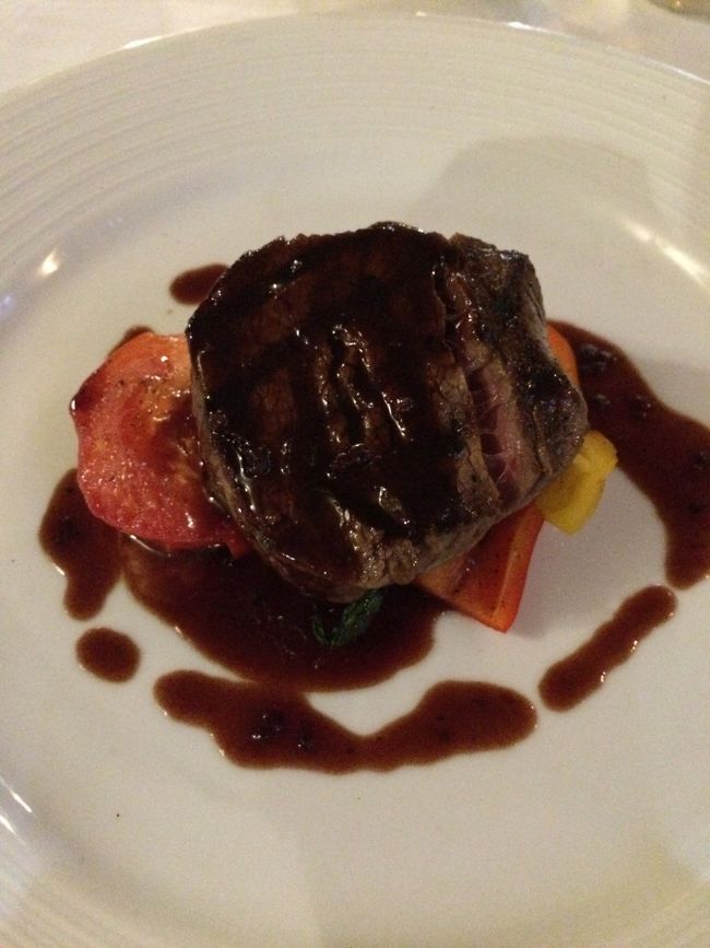 牛フィレ肉のグリル トリュフ風味の赤ワインソース