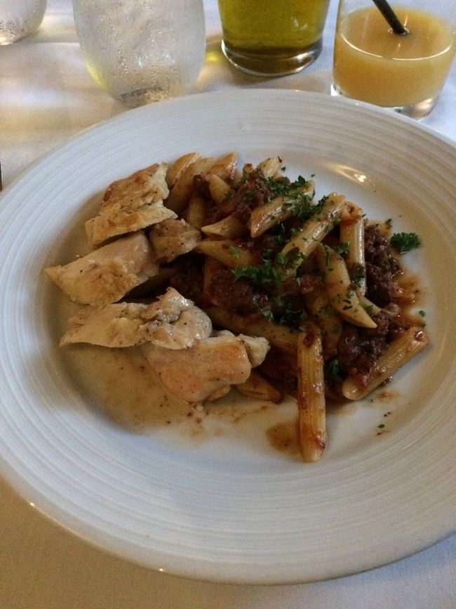 ペンネ ミートソース、チキンパルメザン