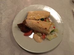 夕食のトラウト。
まぁ、食にはこだわらない私はアイスランドでは、もっぱら持参したカップ麺やお粥。この日だけは、カップ麺を入れた大きな荷物はレイキャビクに預けたのもあり、地元の名産を。この付近も晴れてればオーロラチャンスがあるんやけど、あいにく外は吹雪の勢い。