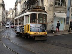 リスボンのレガシー、100年まえのクラシック路面電車。ユックリ、ノンビリ。最高
