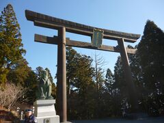 インターからくねくね道を通って秋葉神社上社に到着です。ここから本堂まで結構登ります。正直、行きは階段、帰りは坂を下るという方がいいと思います。