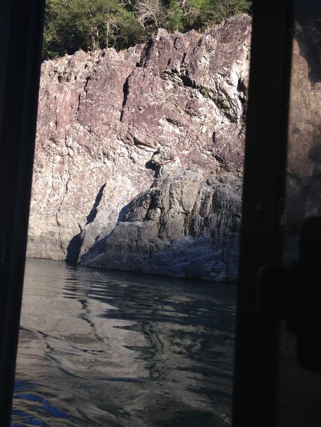 真ん中あたりがこま犬岩